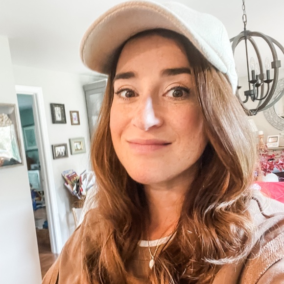 Meet your posher Elise! - Picture 2 of 7